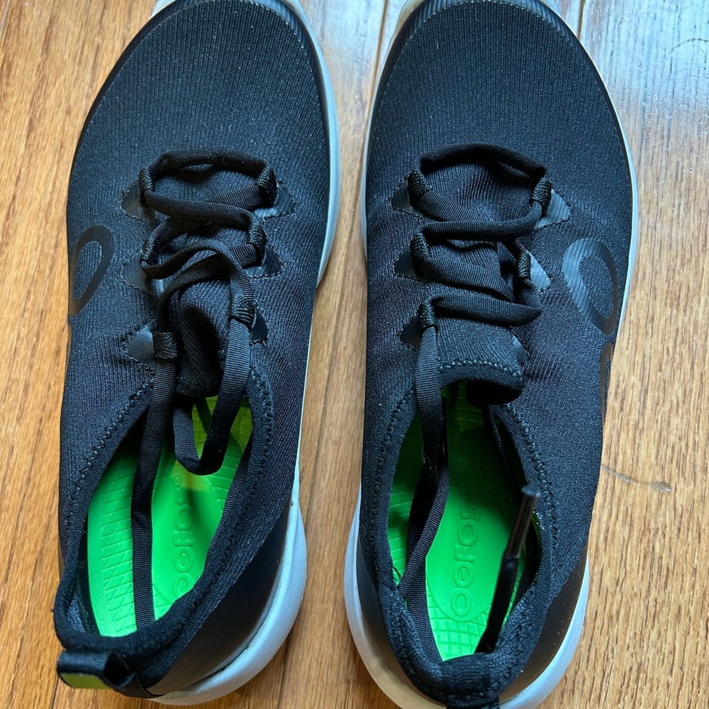 Oofos womens sneakers- black